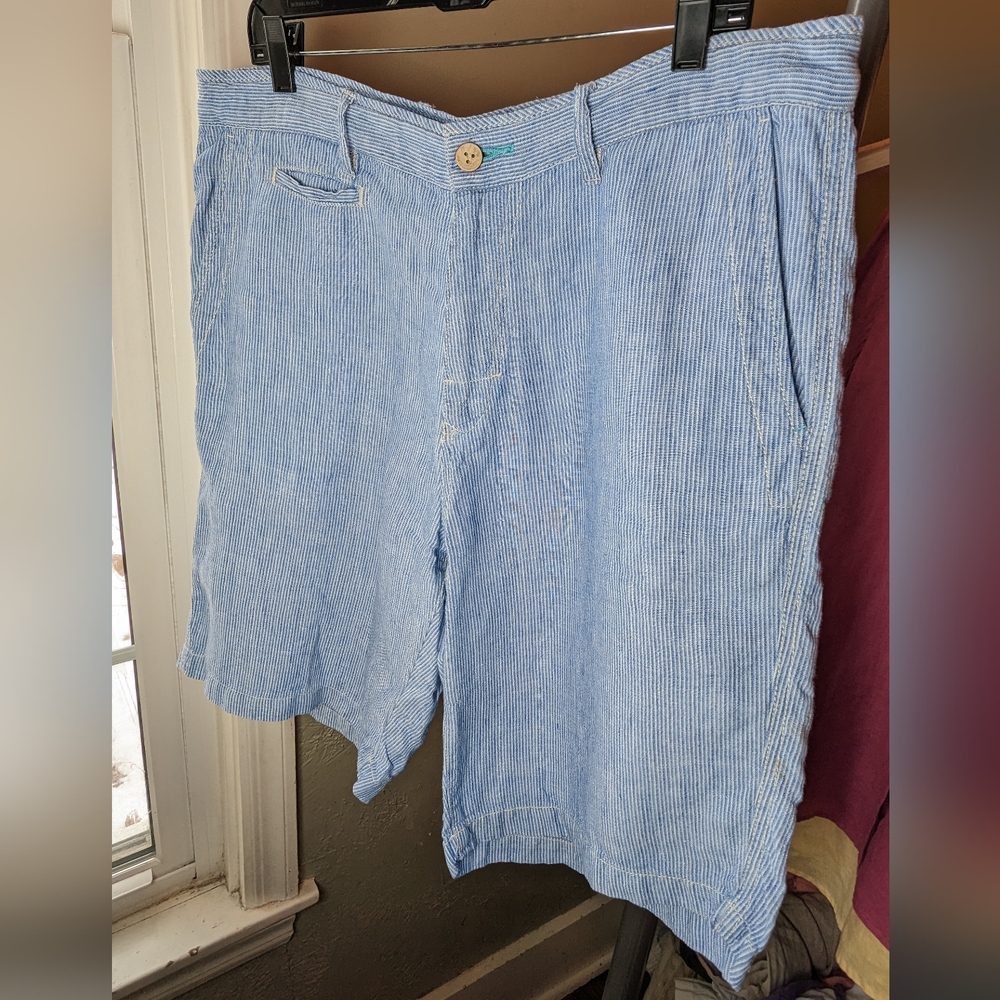 size 36 100% linen Tommy Bahama men's shorts.